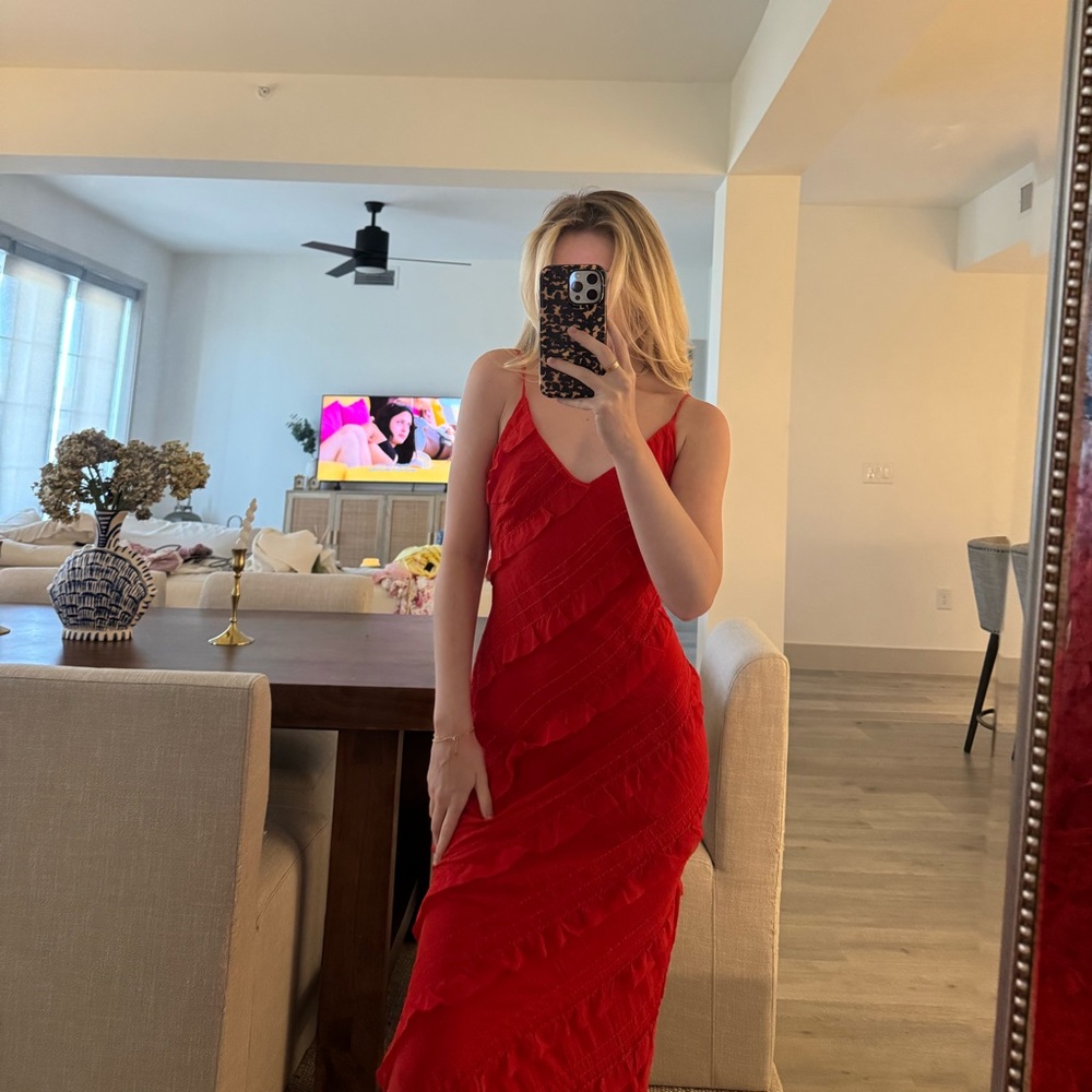 Elegant Red Ruffled Dress - Picture 2 of 3